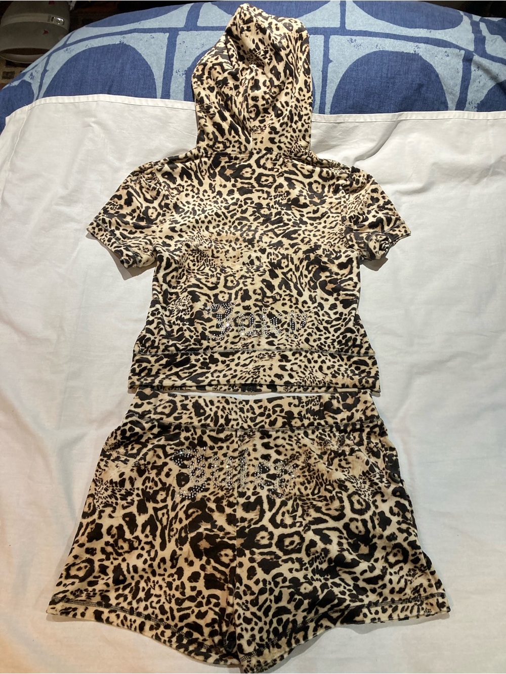Juicy Couture Leopard Print Velour Track Suit, Women’s size medium, NWT! $179 - Picture 13 of 13